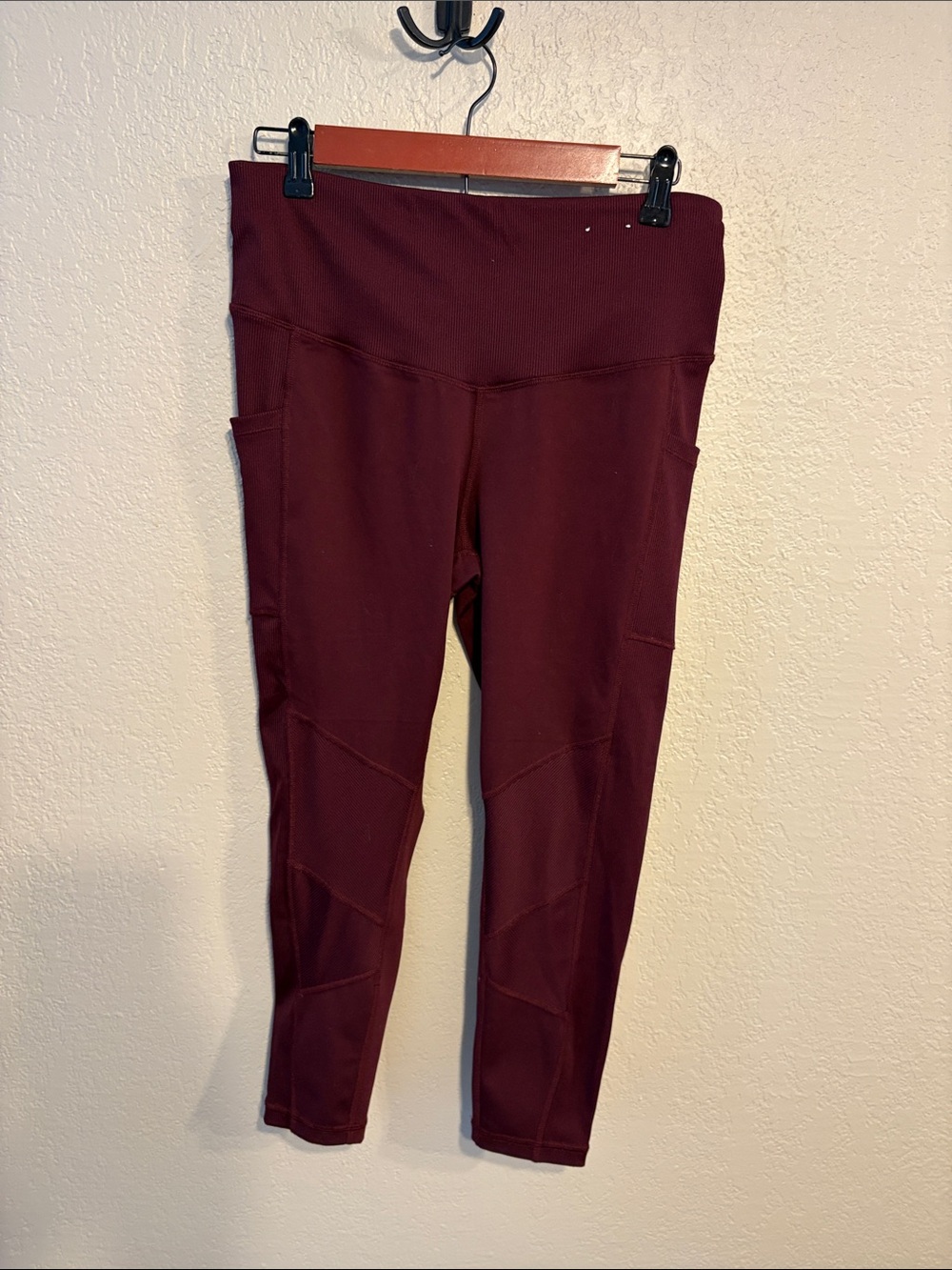 Xersion Anti-Odor maroon Fitted Leggings Sz L Workout Gym Athleisure Sport
